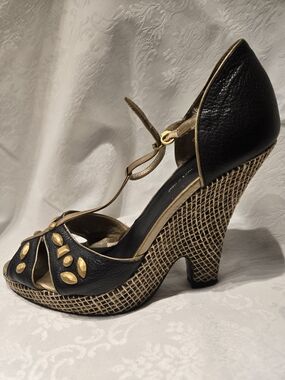 DKNY Black and Gold Embellished T-Strap Woven Platform Heels 9M
